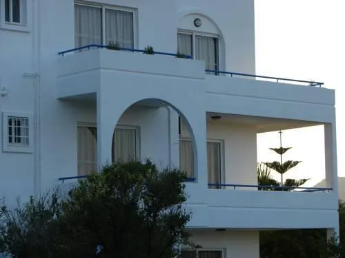 Flame Lily Studios And Apartments - Image 1