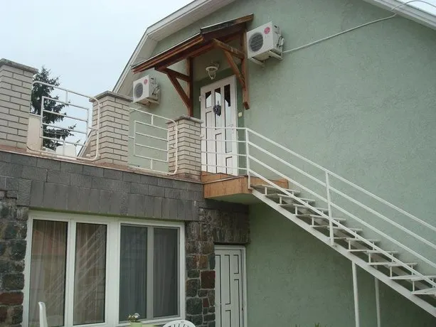 Szilvia Apartmanház - Image 1
