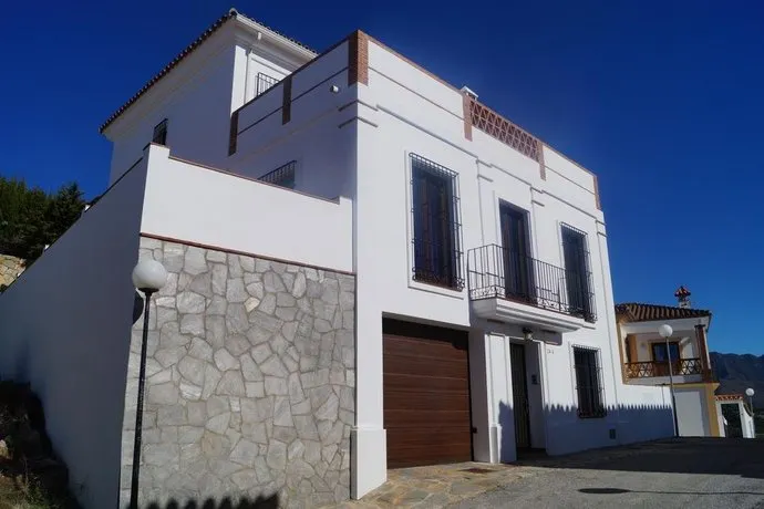 Casa de Vacaciones con Vistas en Casares - Image 1