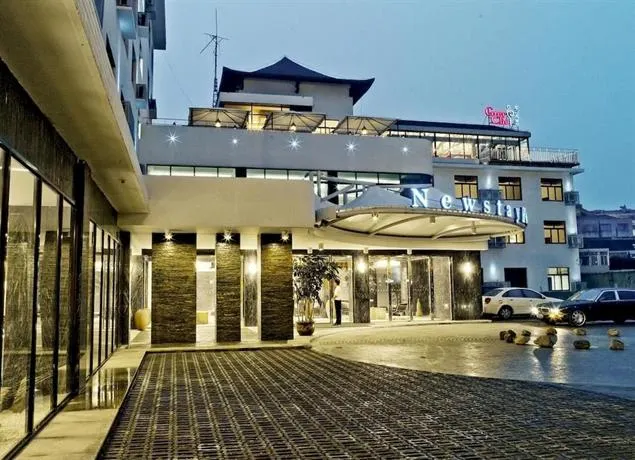 Zhangjiagang  Newstay Hotel - Image 1