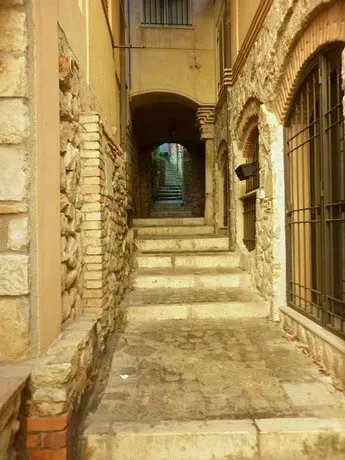 Nari Bed & Breakfast - Image 1