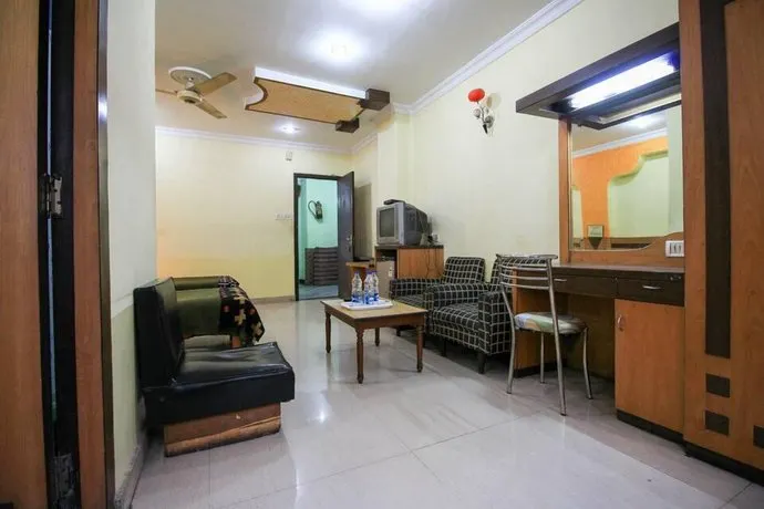 Hotel Embassy - Image 1