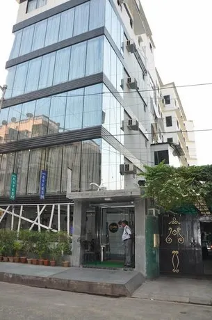 Hotel Esteem - Image 1