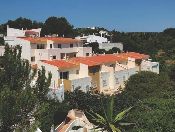 Seaview Apartments - Image 1