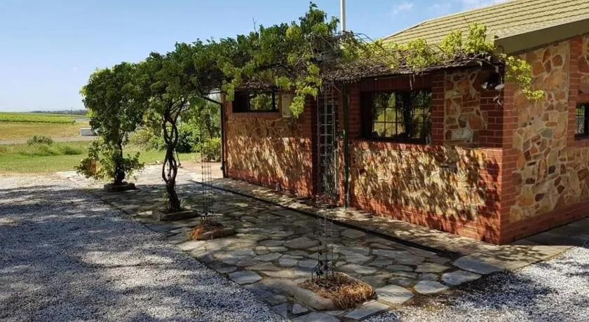 Barossa Glen-Henri's Cottage - Image 1