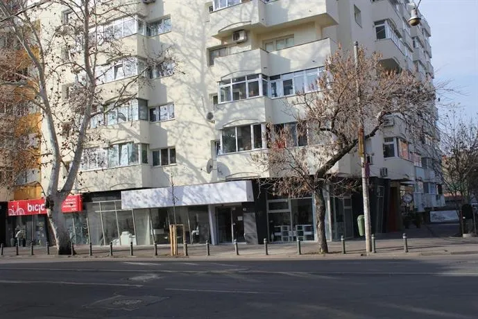Modern apartment city center 2 - Image 1