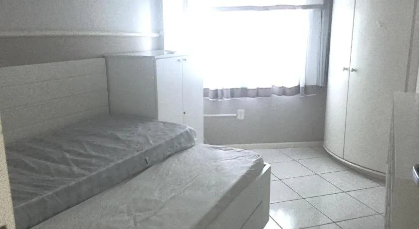 LINDO APARTAMENTO EM MEIA PRAIA-1 quadra do mar! Melhor localização! - Image 1
