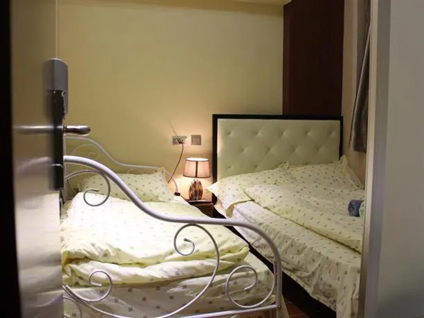 Ho Me Hotel - Image 1