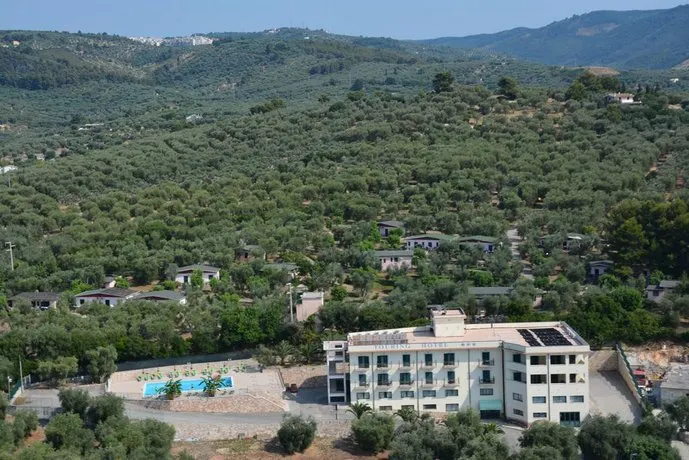 Touring Hotel - Image 1