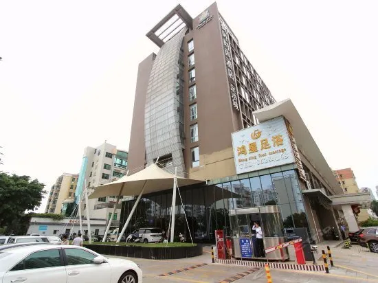 Maple Leaf Modern Hotel - Image 1