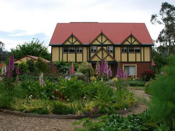 Wombat Cottage Bed & Breakfast - Image 1