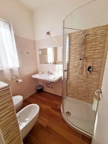 Hotel Camelia - Image 1