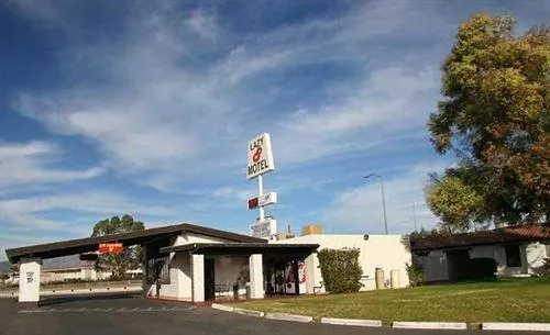 Lazy 8 Motel - Image 1