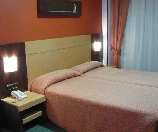 Hotel Albergue La Salle - Image 1