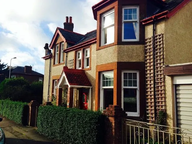 Lynegar Guest House - Image 1