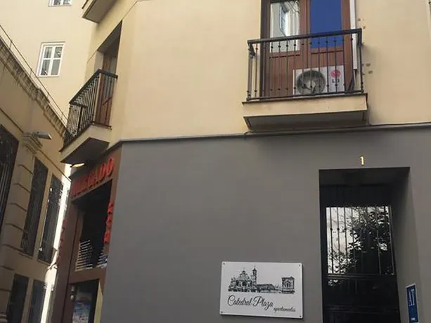 Plaza Apartments Granada - Image 1