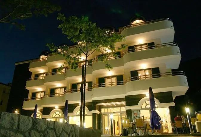 Hotel Lav - Image 1