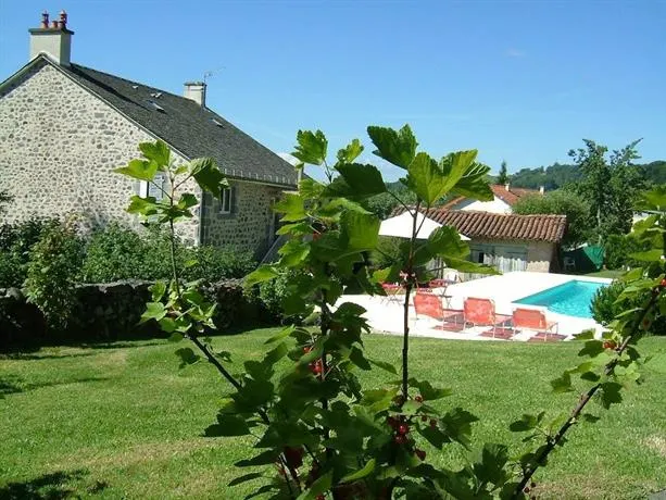 Gite Rural au coeur du Cantal - Image 1