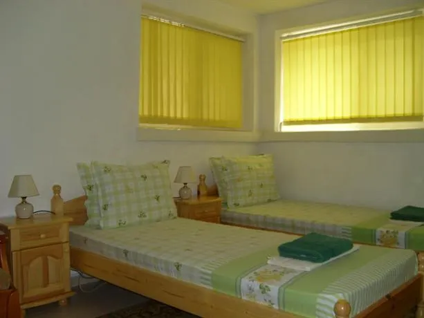 Plamena Guest Rooms - Image 1