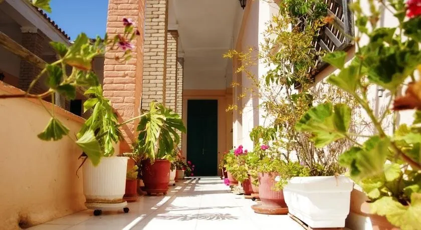 Avra Hotel - Image 1