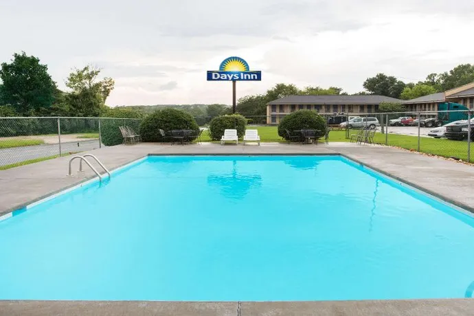 Days Inn by Wyndham Rockingham - Image 1