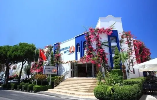 Catamaran Hotel - Image 1