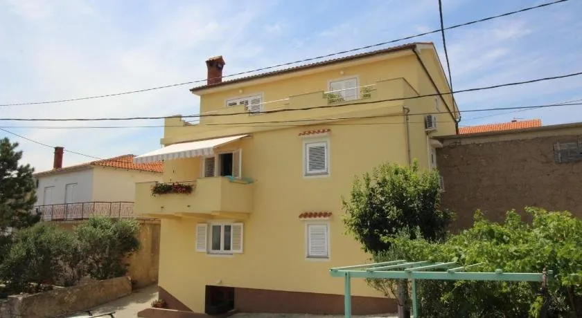 Apartments Car - Image 1
