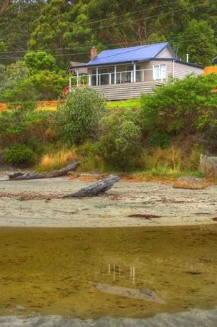 Bruny Beachfront Eco Lodge - Image 1