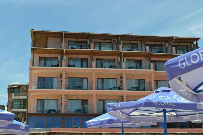 Phoenix Family Hotel - Image 1