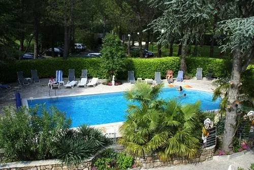 Domaine De La Tour - Image 1