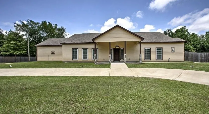 Modern Marshall Home Close to Lakes & Casinos - Image 1