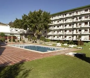 Tres Torres - Image 1