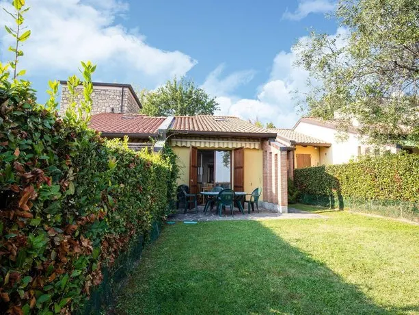 Modern Holiday Home with Swimming Pool in Lombardy - Image 1