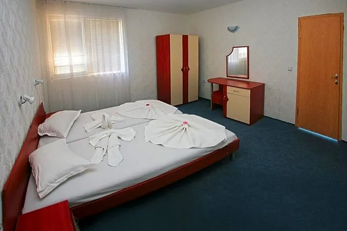 Dirossi Hotel - Image 1