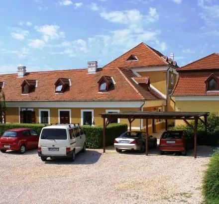 Gombas Kuria Mansion Boutique B&B - Image 1
