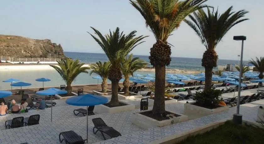 Beach-front Tenerife Sth sea and pool view - Image 1
