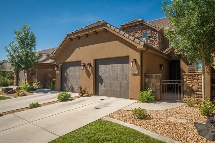 The Escape 4 Bedrooms 2.5 Bathrooms Townhouse - Image 1