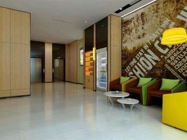 Iu Hotel Tangshan Harbou Bus Station - Image 1