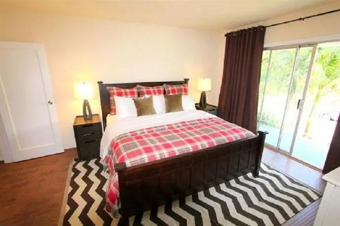 West Holywood 3 Bedroom With Pool - Image 1