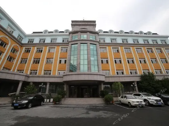 Sunshine Hotel - Image 1