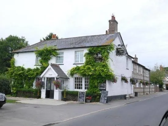 Piddle Inn - Image 1