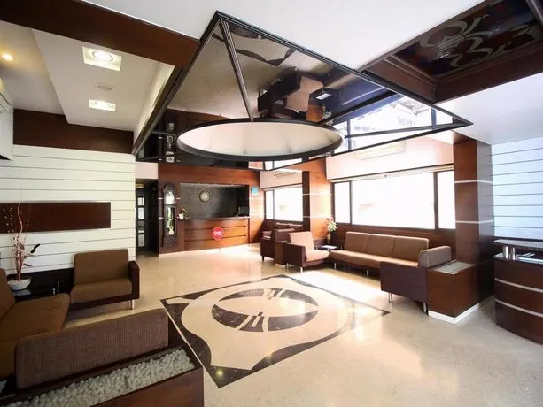 OYO Rooms RC Dutt Road - Image 1