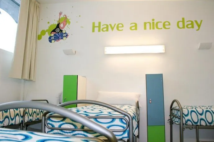 Mundaka Hostel & Sport Cafe - Image 1