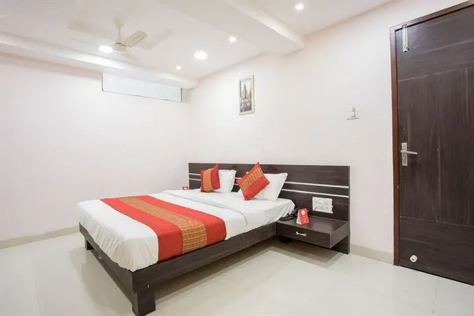 Oyo 8882 Hotel Pishori Residency - Image 1