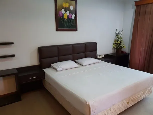 Hotel Dequr Bandung - Image 1