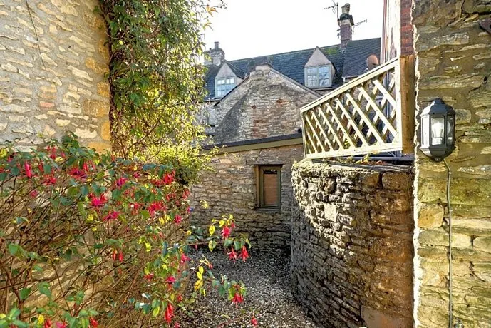 Cotswold Cottage Gems - Coniston House - Image 1