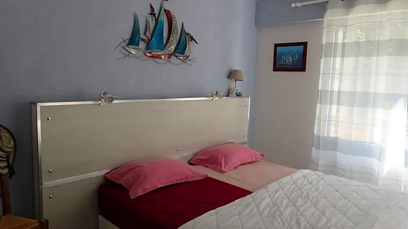 Chambre dans la pinede - Image 1