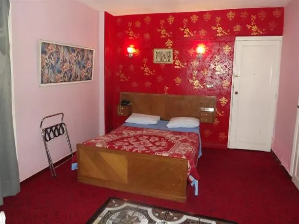 Holiday Home Hotel - Image 1