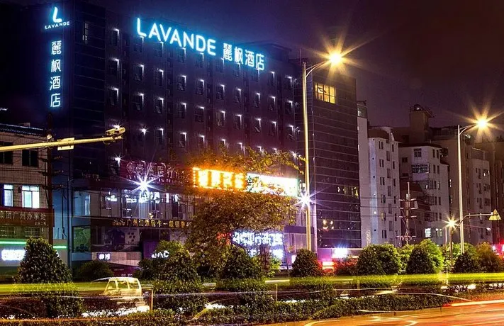 Super 8 Hotel Guangzhou Baiyun Avenue North Metro Station - Image 1