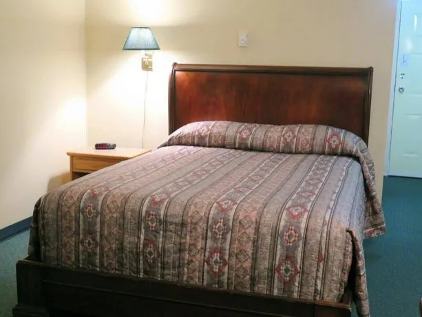 Town Centre Inn - Image 1